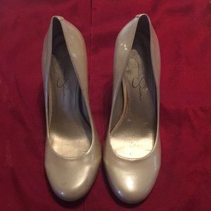 Size 9B, Jessica Simpson, classy pearlescent heel